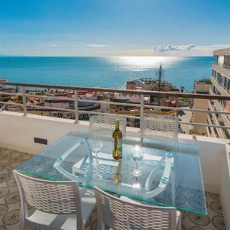 Apartment Stunning Seaviews Close To