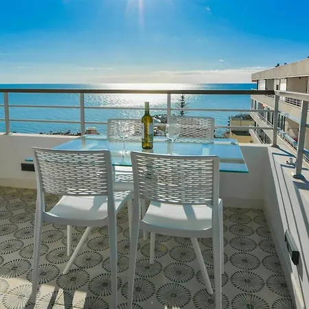 Apartment Stunning Seaviews Close To
